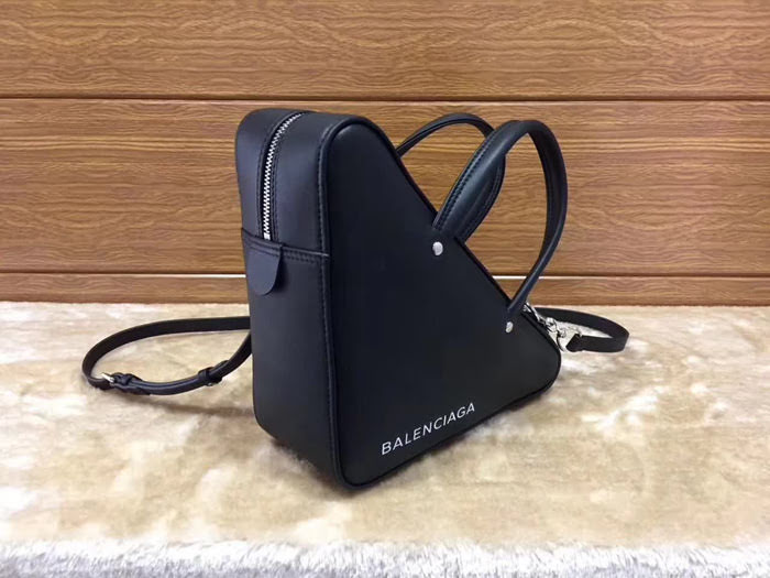 BALENCIAG巴黎世家 17秋冬 爆款三角包 原版進口皮 476975  BL1836